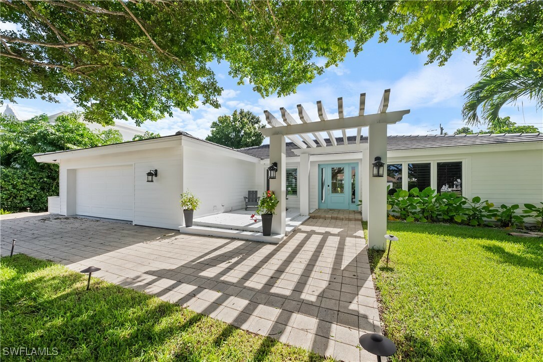 Property Photo:  3750 Crayton Road  FL 34103 