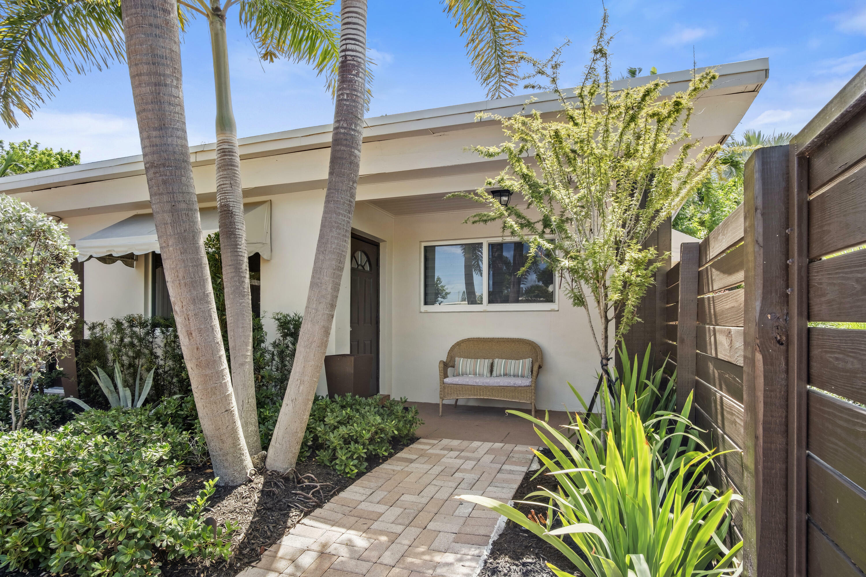 Property Photo:  216 SW 1st Avenue A  FL 33435 