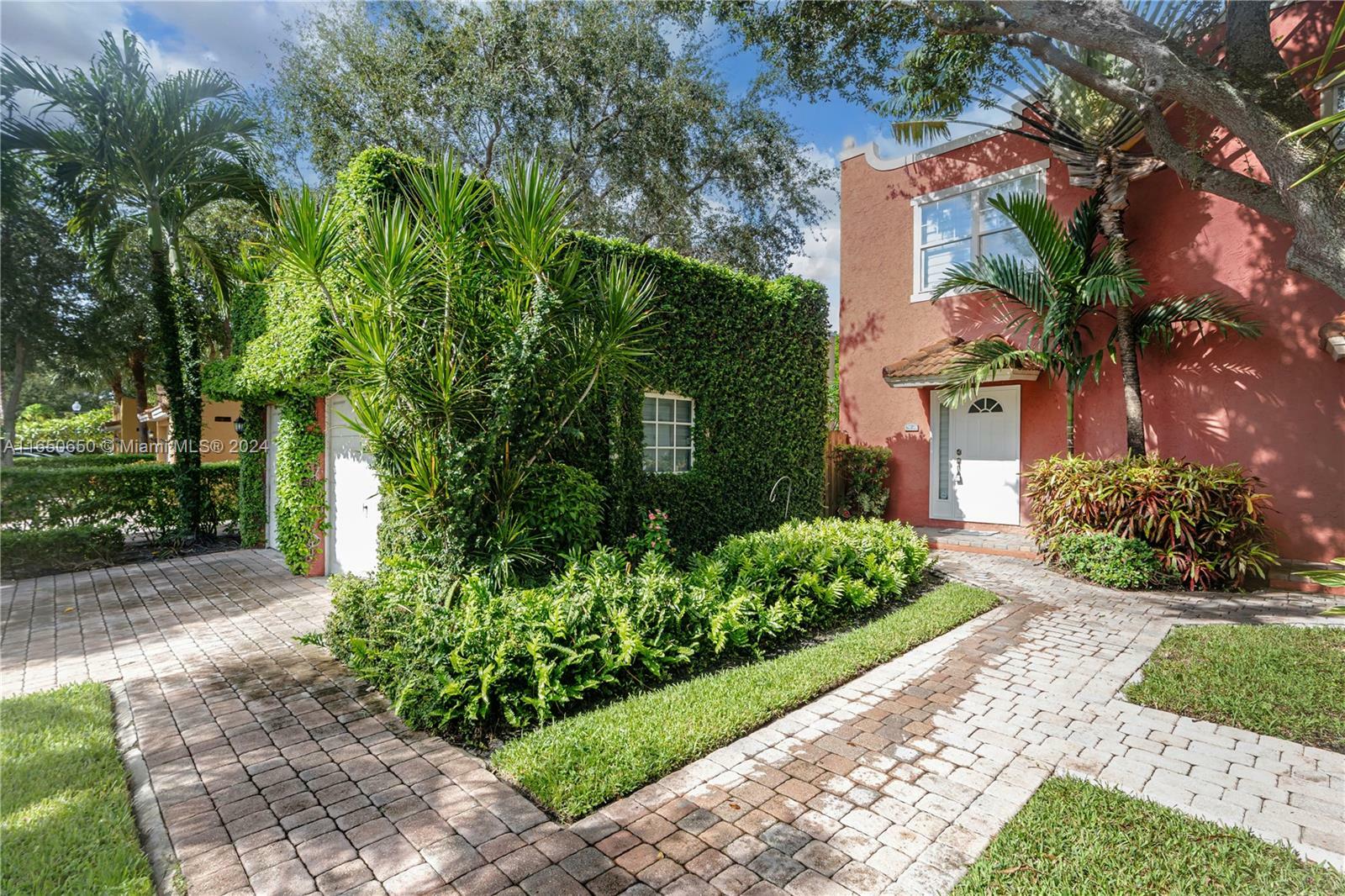 Property Photo:  713 NW 1st Ave  FL 33311 