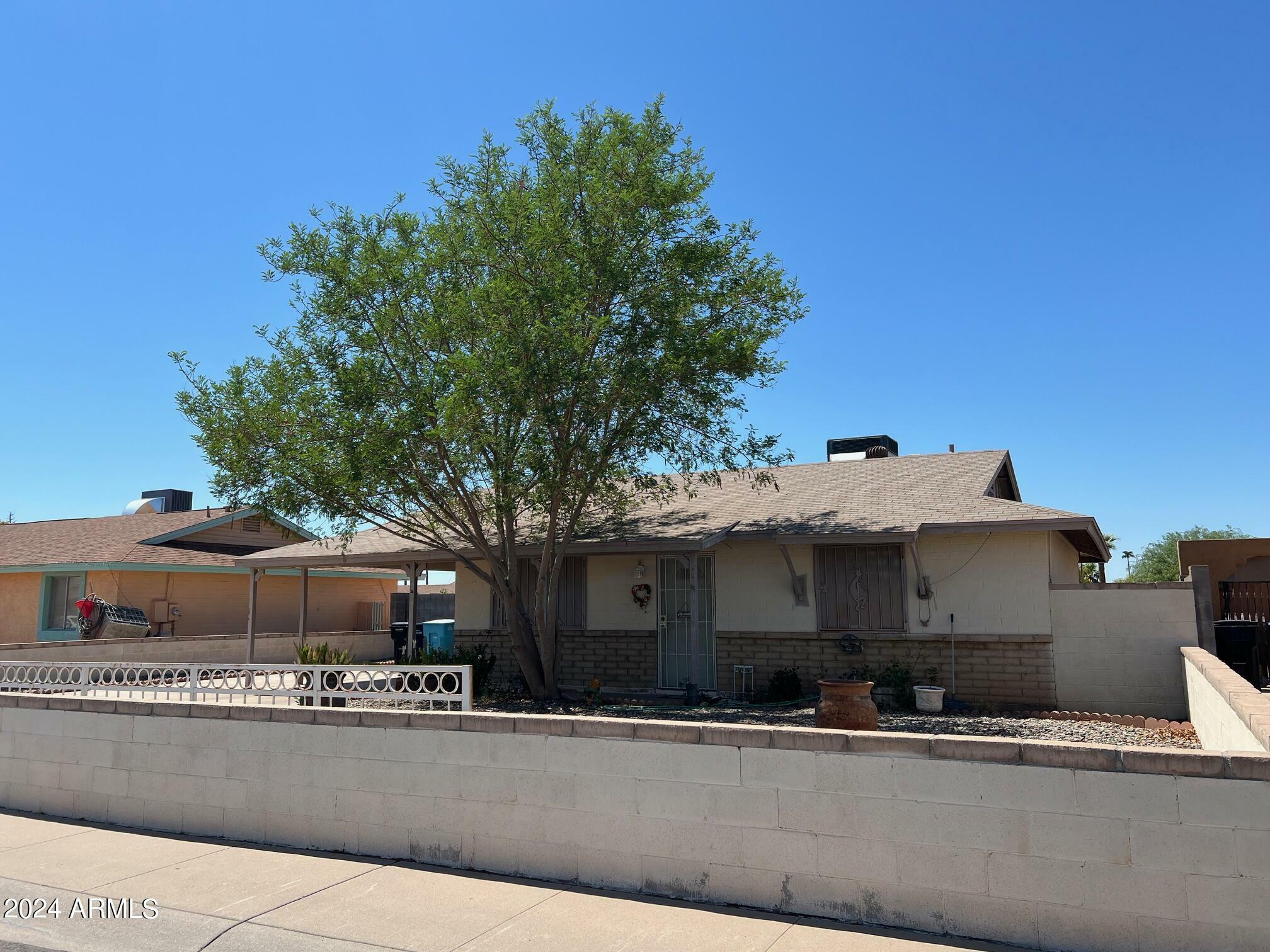 Property Photo:  2612 N 71st Drive  AZ 85035 