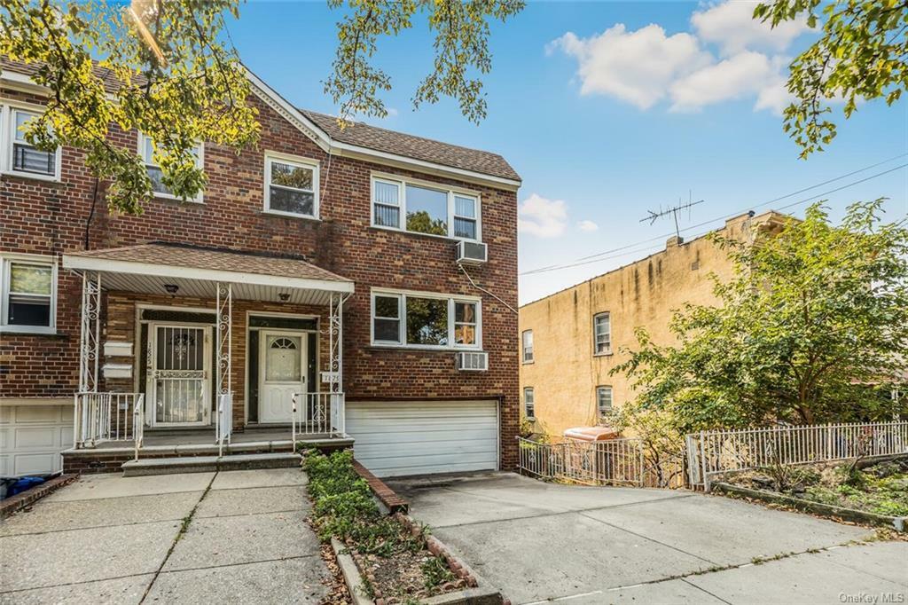 Property Photo:  1829 Matthews Avenue  NY 10462 