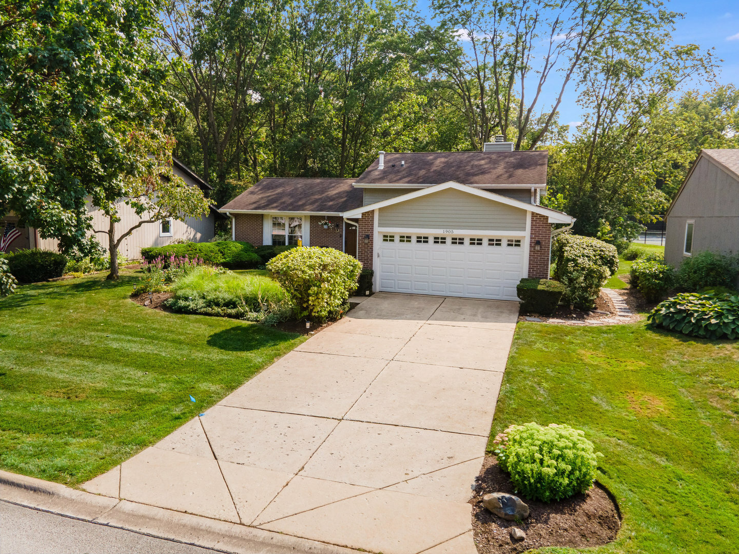 Property Photo:  1905 Carriage Hill Road  IL 60532 