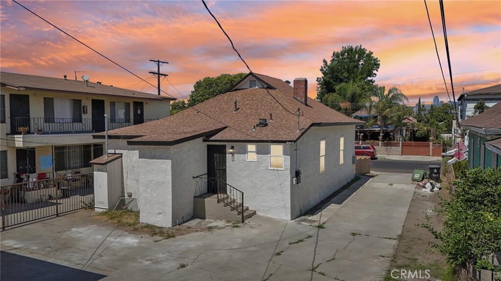Property Photo: 940 E 43rd Place CA 90011