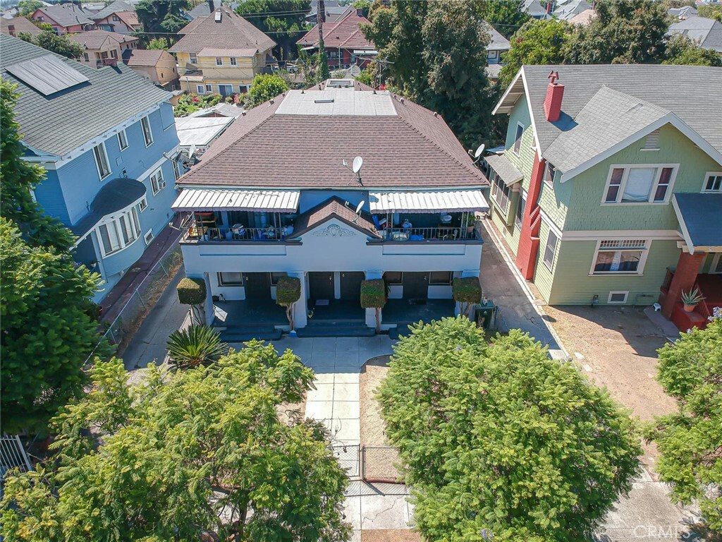 Property Photo:  2721 Raymond Avenue  CA 90007 