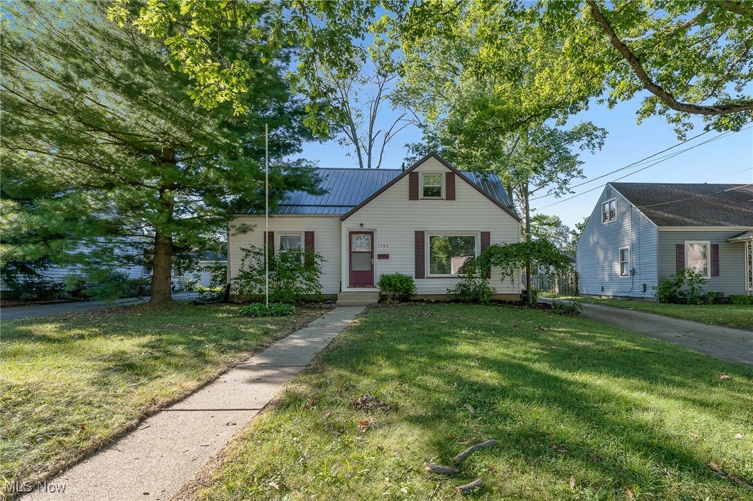 Property Photo:  1798 Maplewood Street NE  OH 44483 