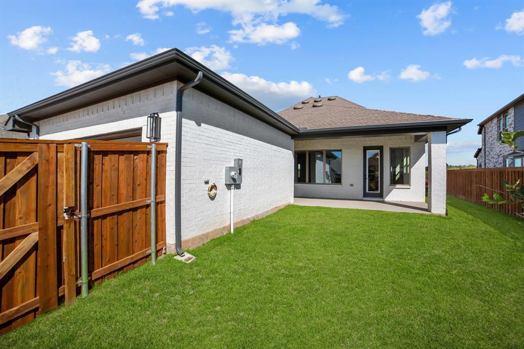 Property Photo:  1216 Carnation Drive  TX 76036 