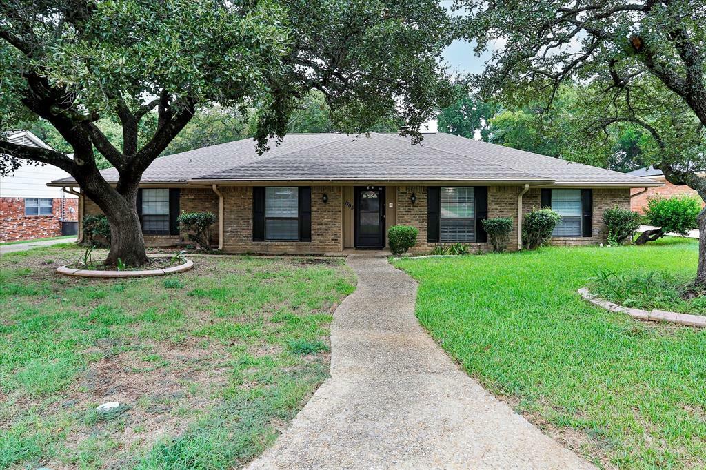 Property Photo:  1705 Queensborough Drive  TX 76015 