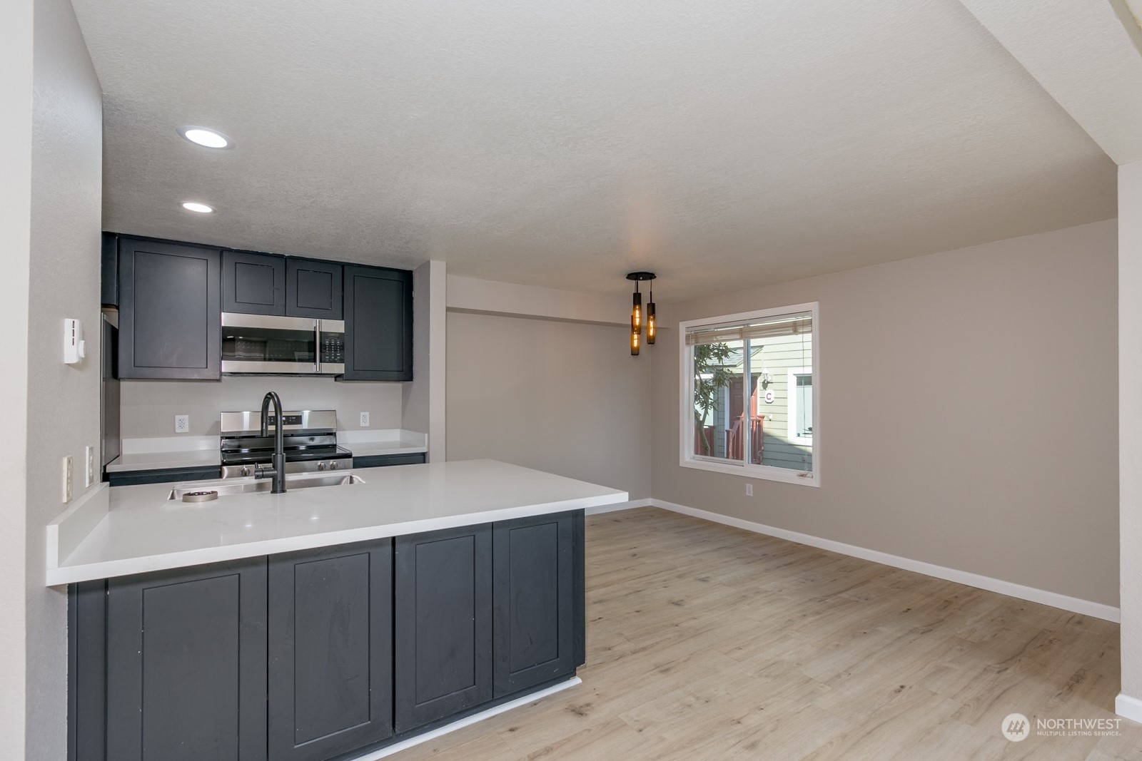 Property Photo:  2902 13th Street 3-B  WA 98201 