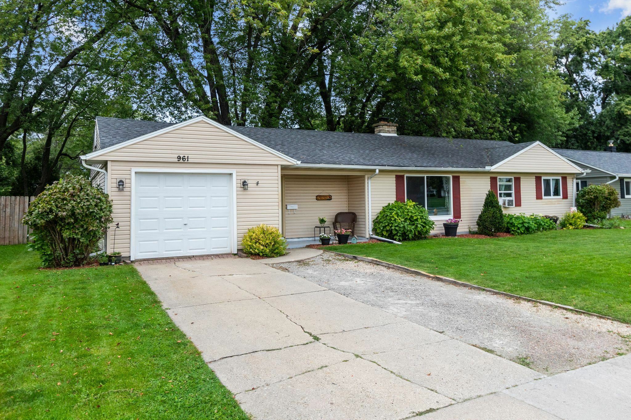 Property Photo:  961 Hunt Avenue  WI 54956 