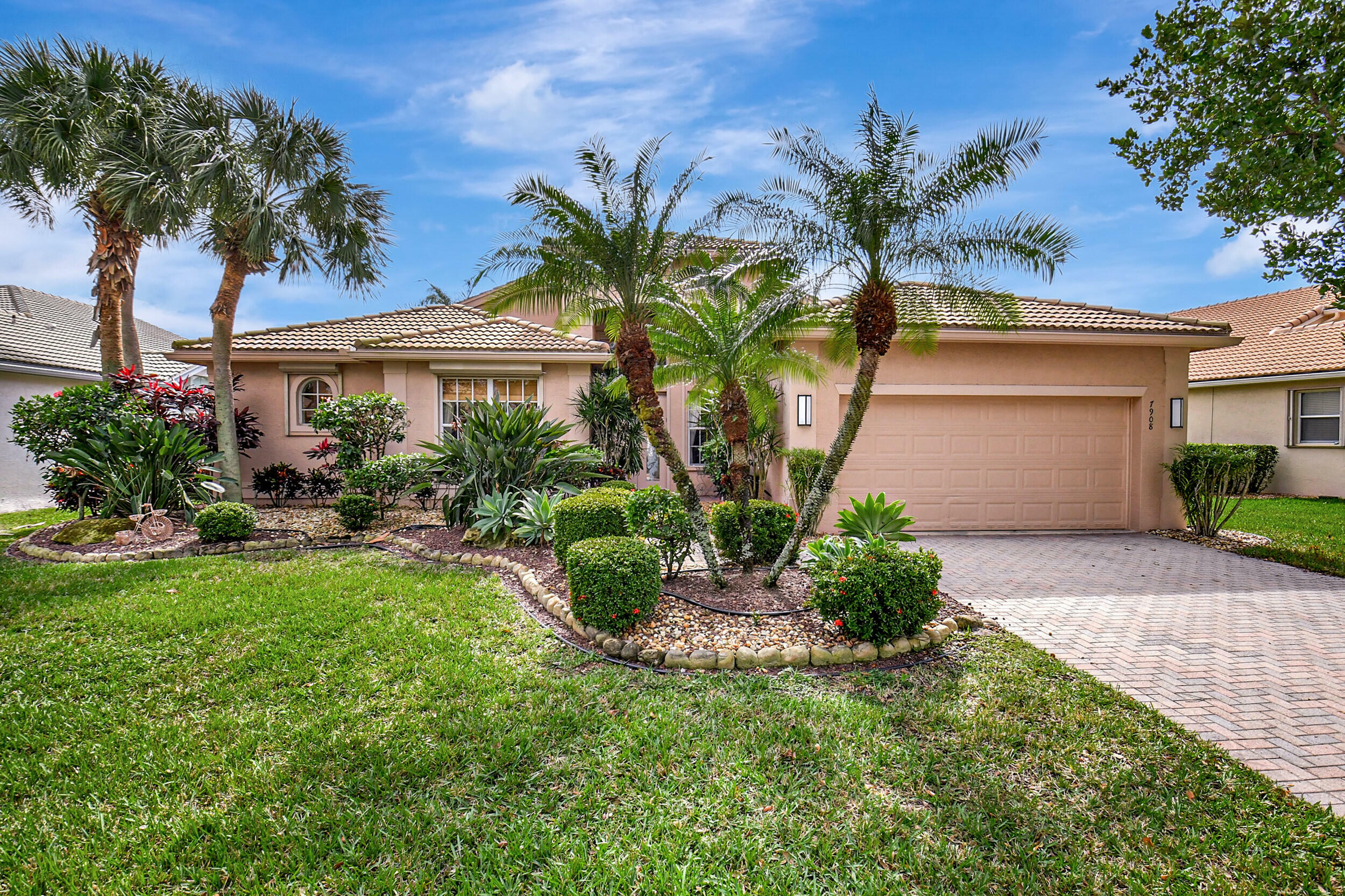 Property Photo:  7908 Amethyst Lake Point  FL 33467 