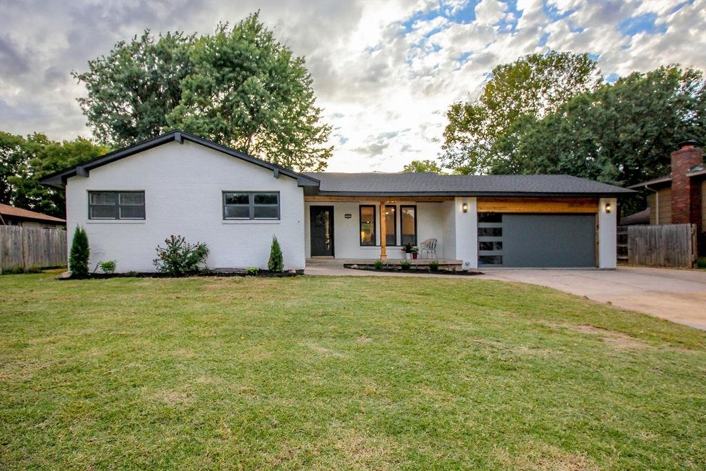 Property Photo:  307 N Mimosa  KS 67060 