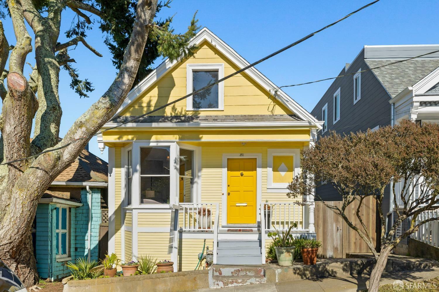 Property Photo:  221 Madison Street  CA 94134 