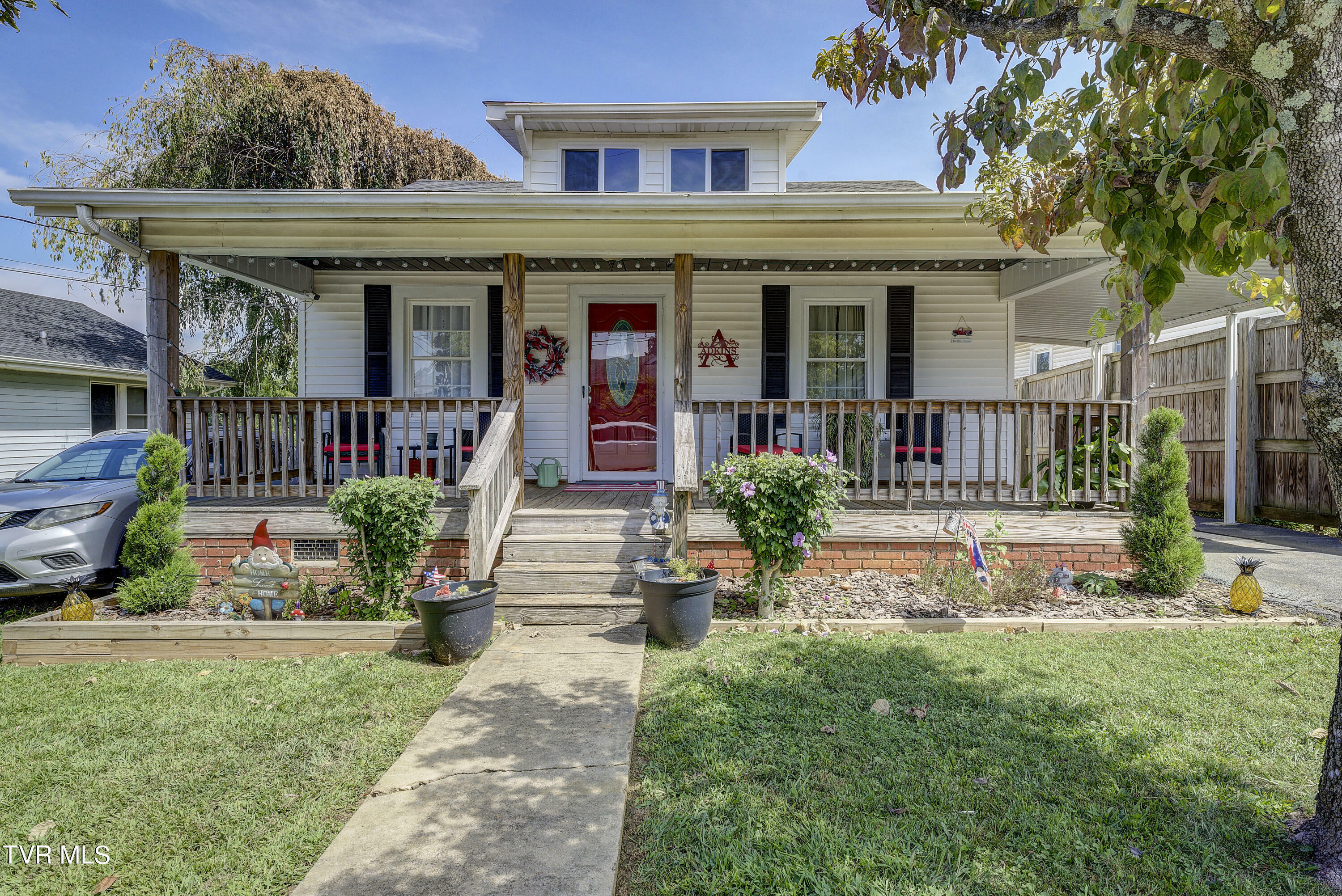 Property Photo:  610 South Lynn Avenue  TN 37643 