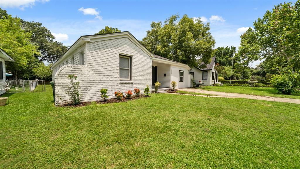 Property Photo:  8327 Bonner Drive  TX 77017 