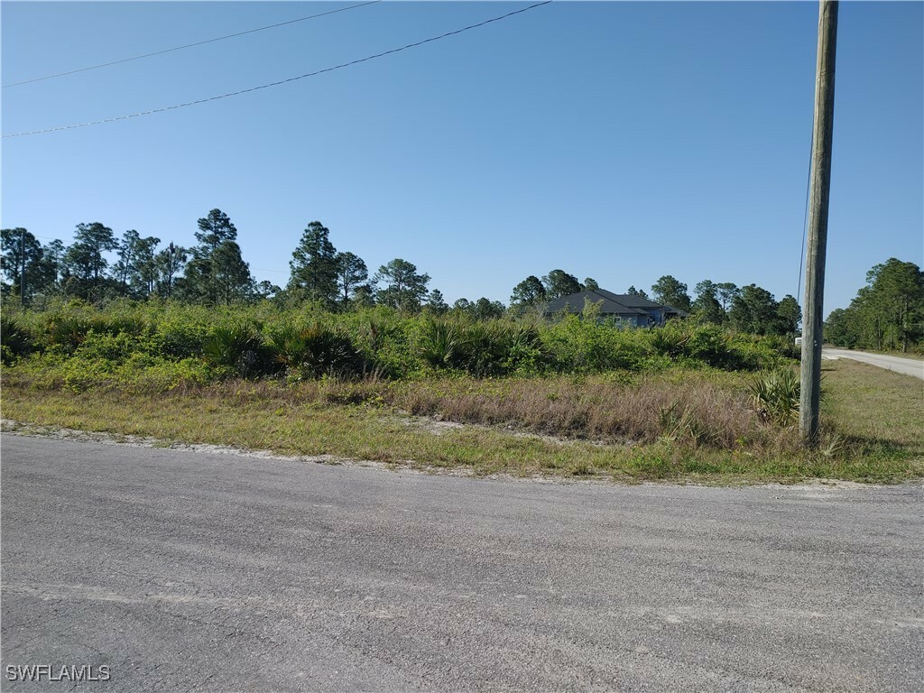 Property Photo:  300 W 13th Street  FL 33972 