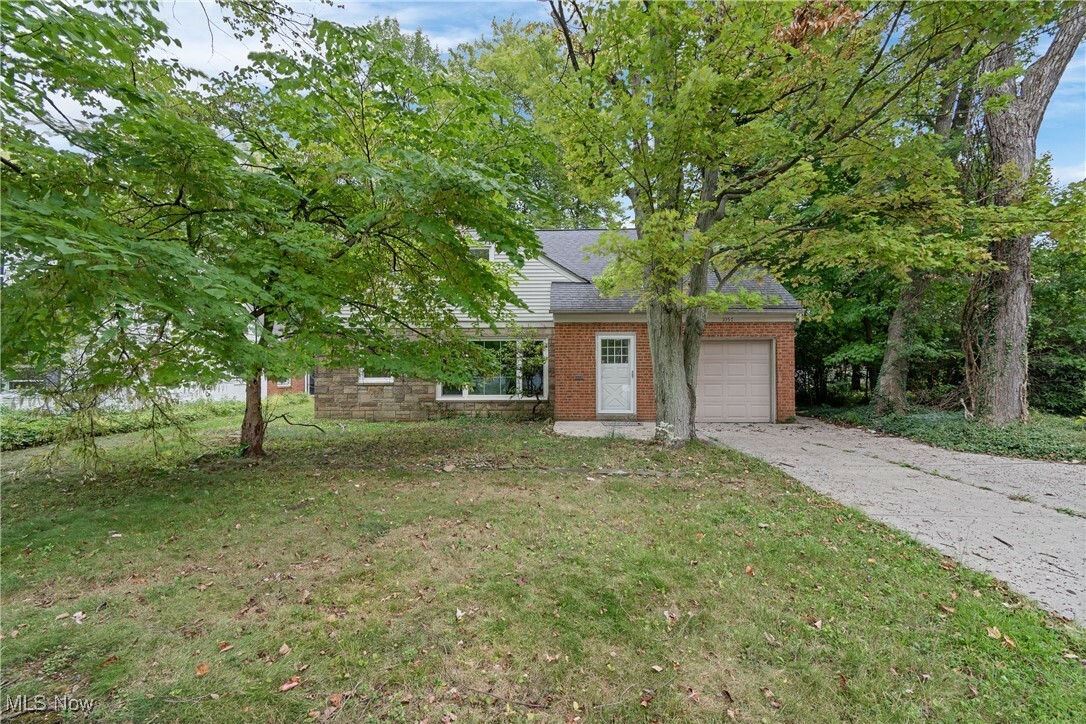 Property Photo:  1057 Renfield Road  OH 44121 