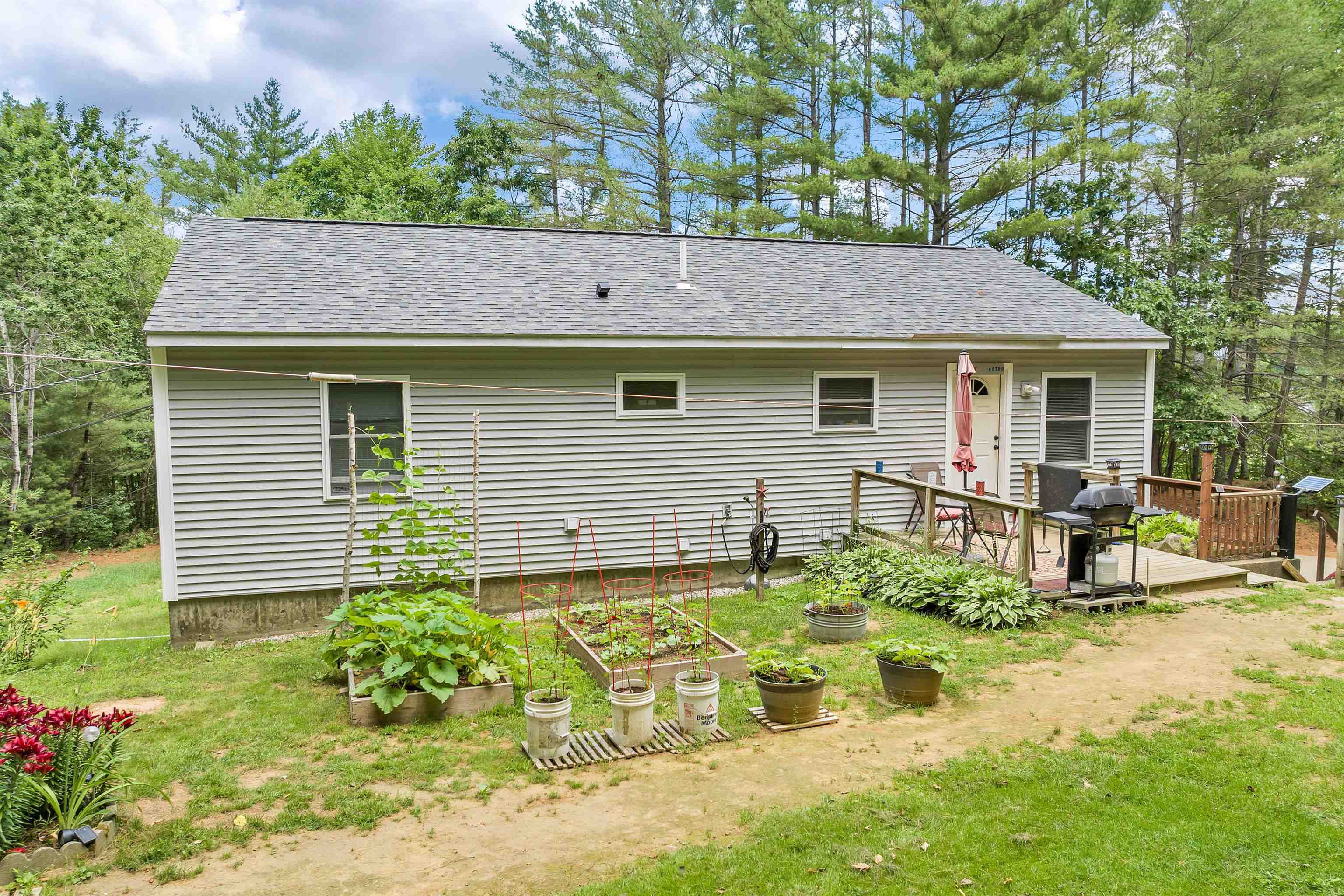 Property Photo:  14 Hurricane Road  NH 03220 