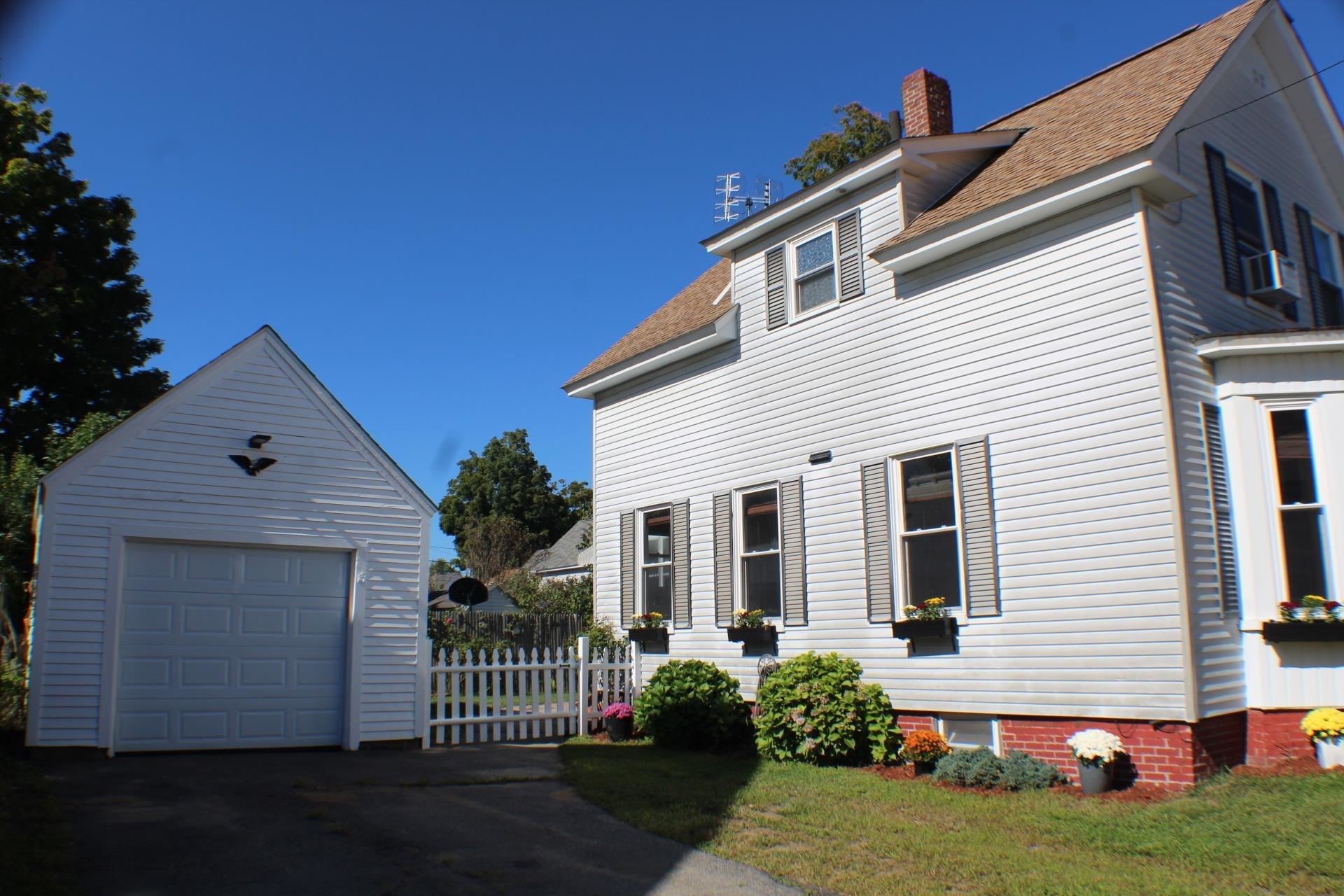 Property Photo:  21 Silver Street  NH 03867 