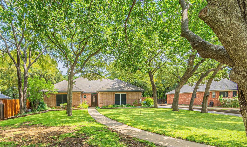 Property Photo:  6905 Hunter Cove Drive  TX 76001 