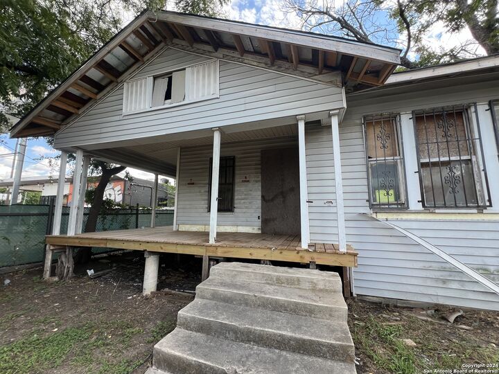 Property Photo: 1322 Hays St TX 78202