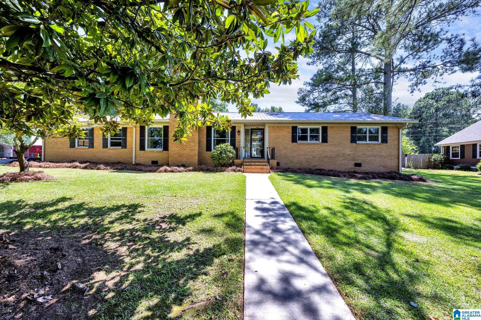 Property Photo: 1626 Manor Drive AL 35055