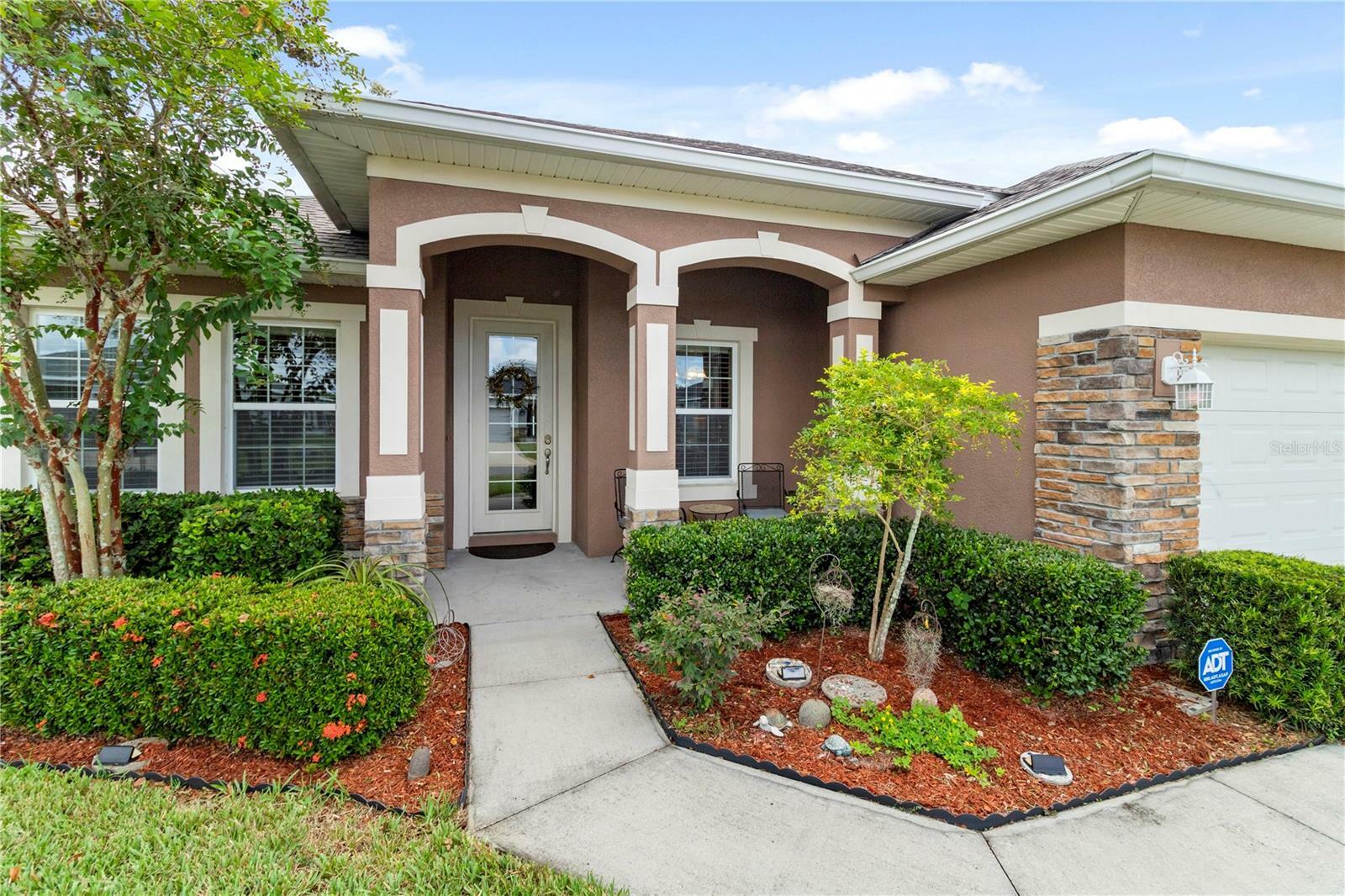 Property Photo:  135 Eloise Oaks Drive  FL 33884 