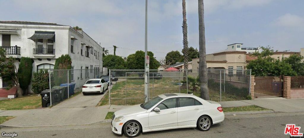 Property Photo:  3031 Buckingham Road  CA 90016 
