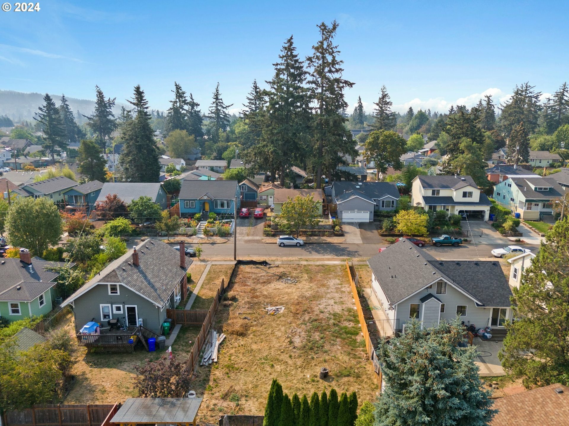 Property Photo:  7811 SE Tolman St 2  OR 97206 