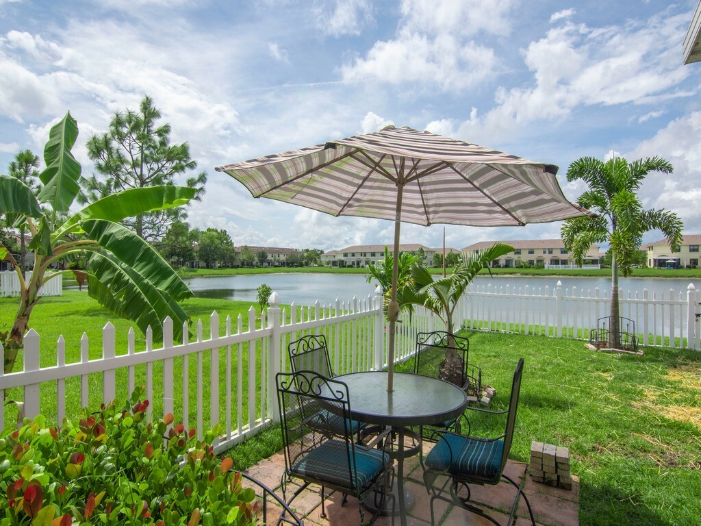 Property Photo:  9898 E Villa Circle  FL 32966 