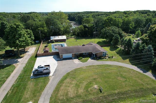 Property Photo:  2065 S Lapeer Road  MI 48446 