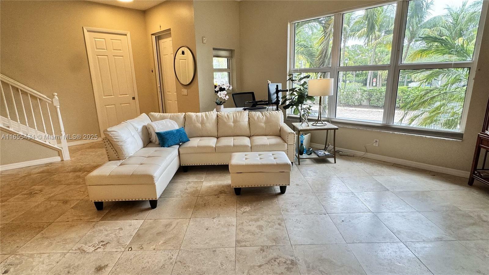 Property Photo: 2601 NE 14th Ave 104 FL 33334