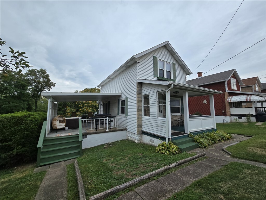 Property Photo:  305 Main St  PA 15358 