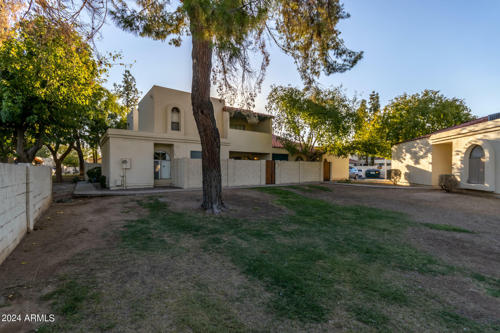 Property Photo:  3201 W Loma Lane 2  AZ 85051 