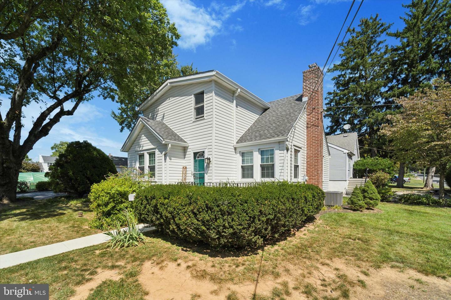 Property Photo:  318 3rd Avenue  PA 19073 