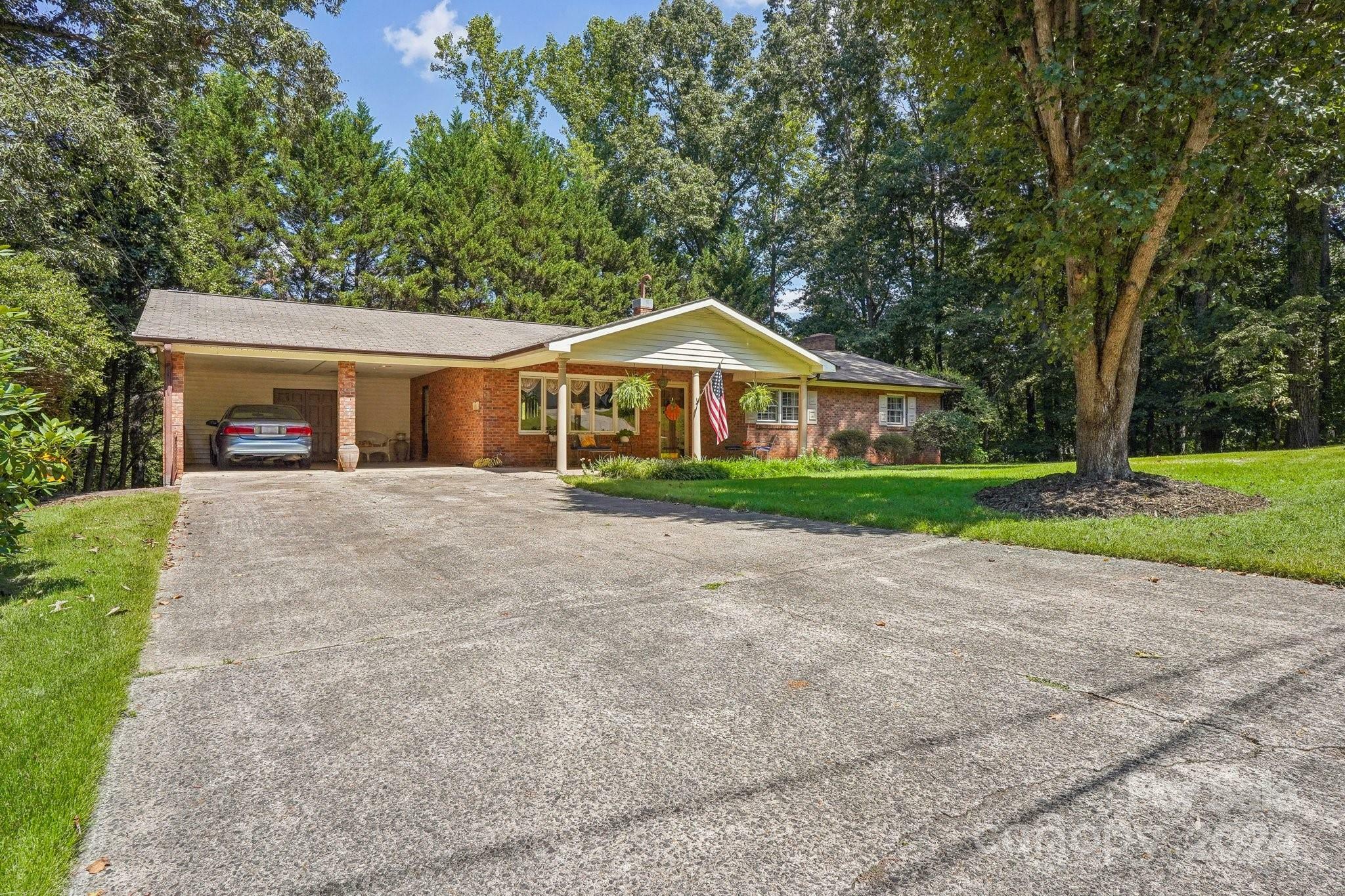 Property Photo:  822 6th Street Circle W  NC 28658 