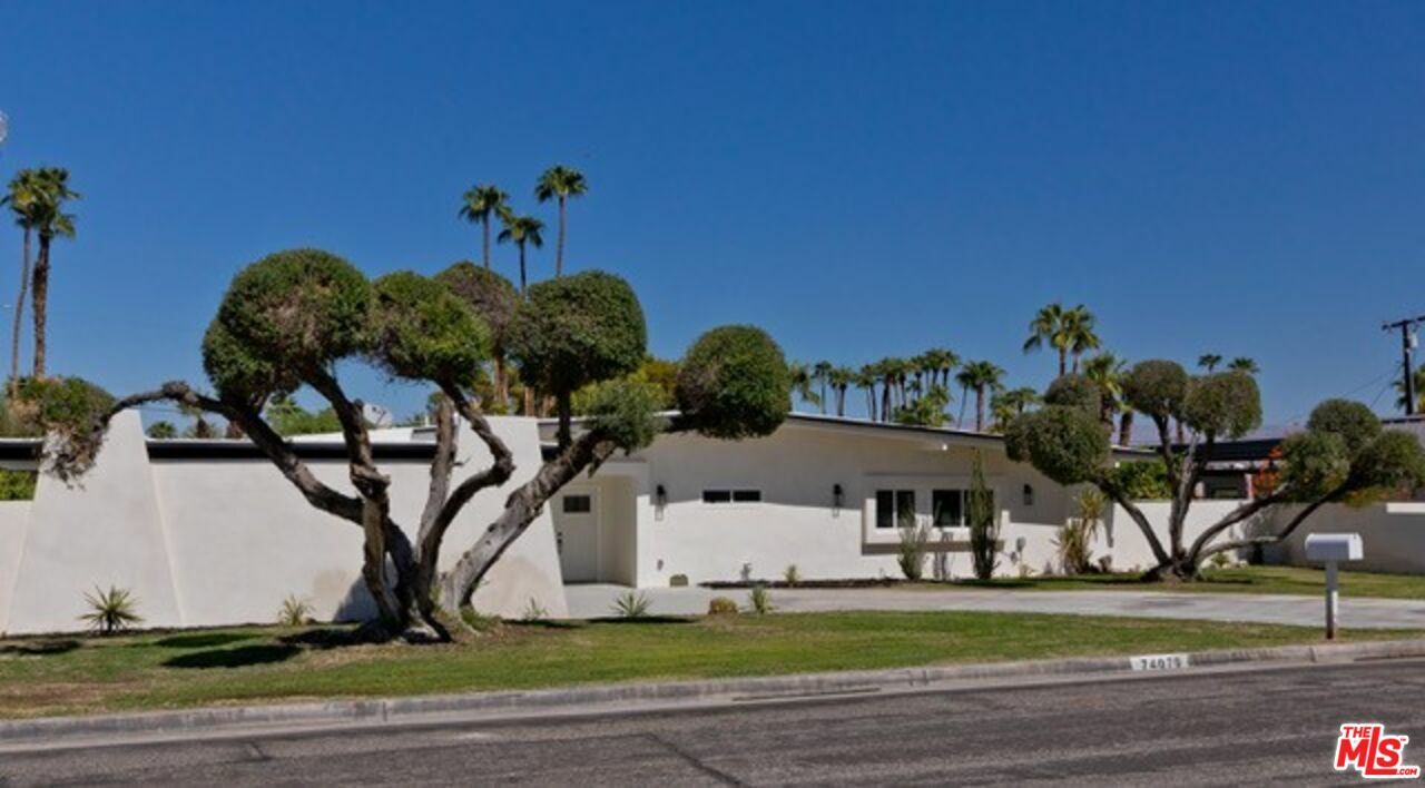 Property Photo:  74070   Mockingbird Trl  CA 92210 