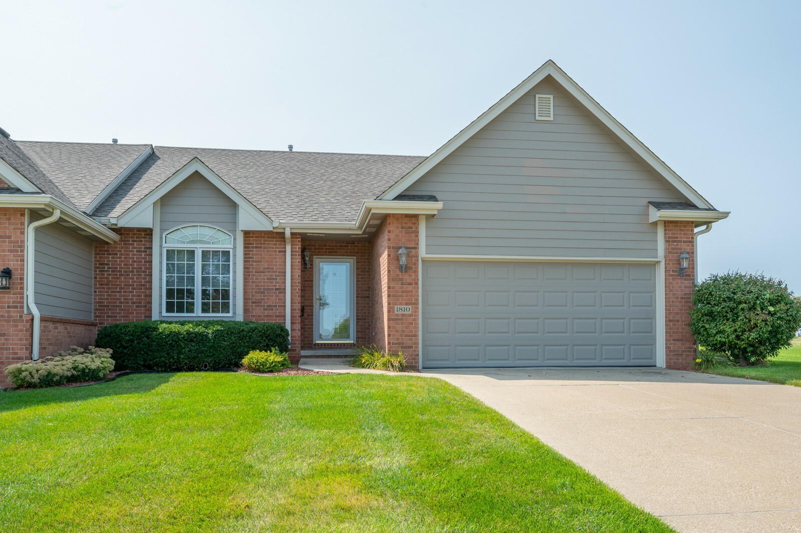 Property Photo:  1810 SE Ashleaf Circle  IA 50263 