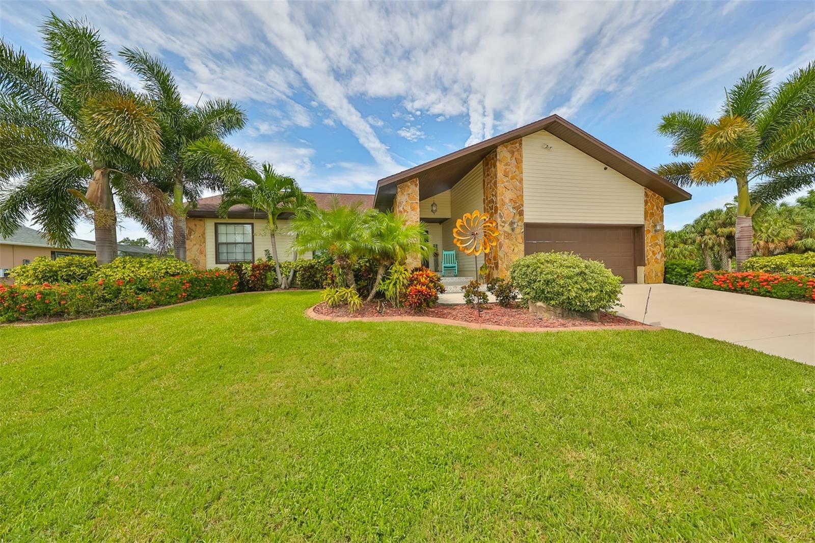 Property Photo:  915 Eagle Lane  FL 33572 