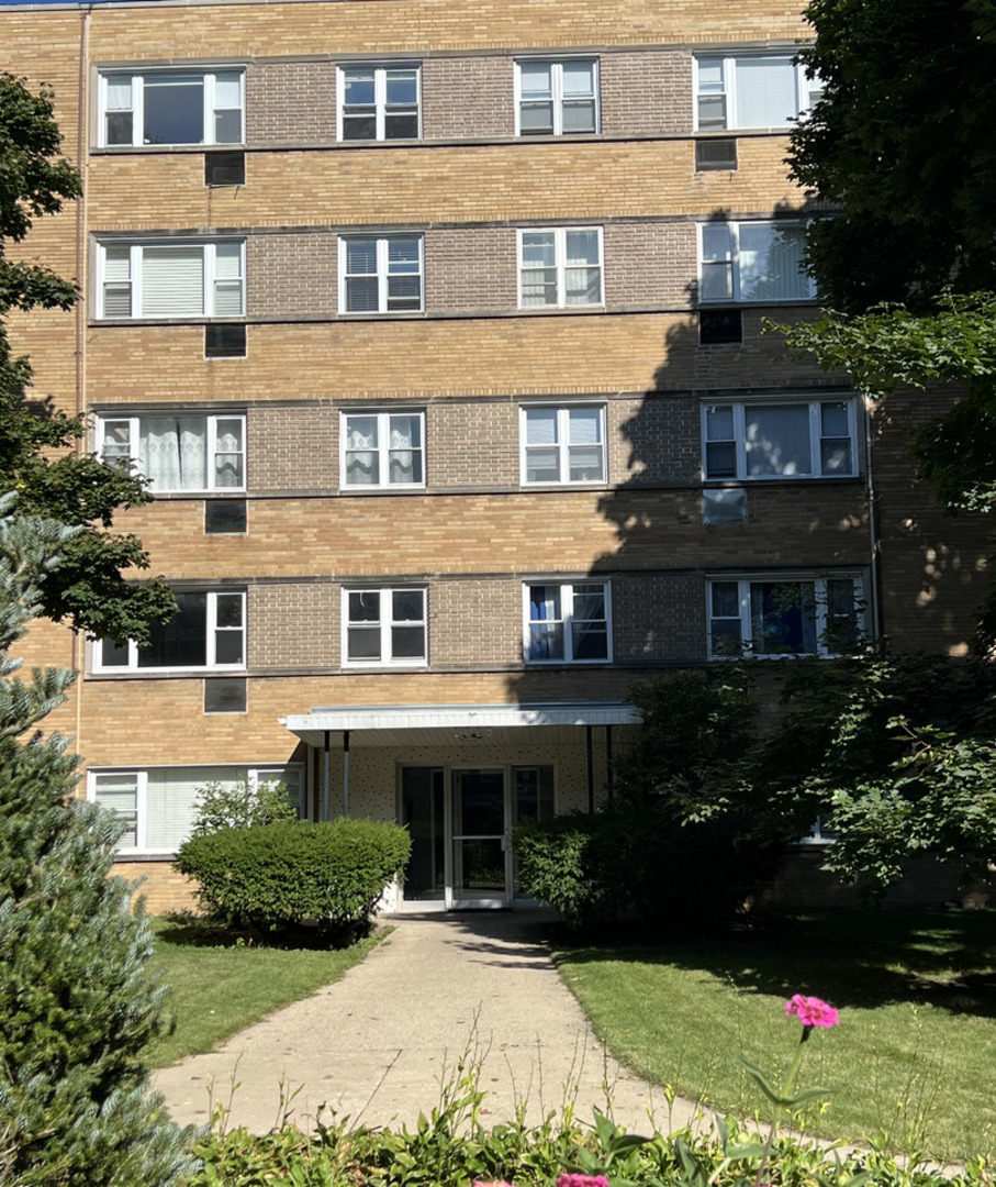 Property Photo:  2025 W Granville Avenue 104  IL 60659 