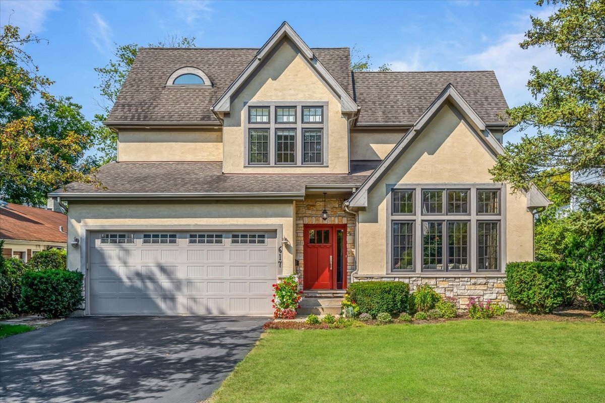 Property Photo: 617 Ouilmette Lane IL 60091
