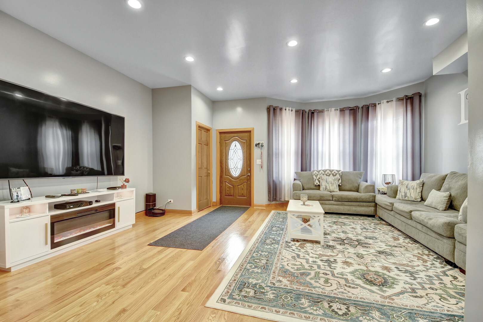 Property Photo:  5324 S Lockwood Avenue  IL 60638 