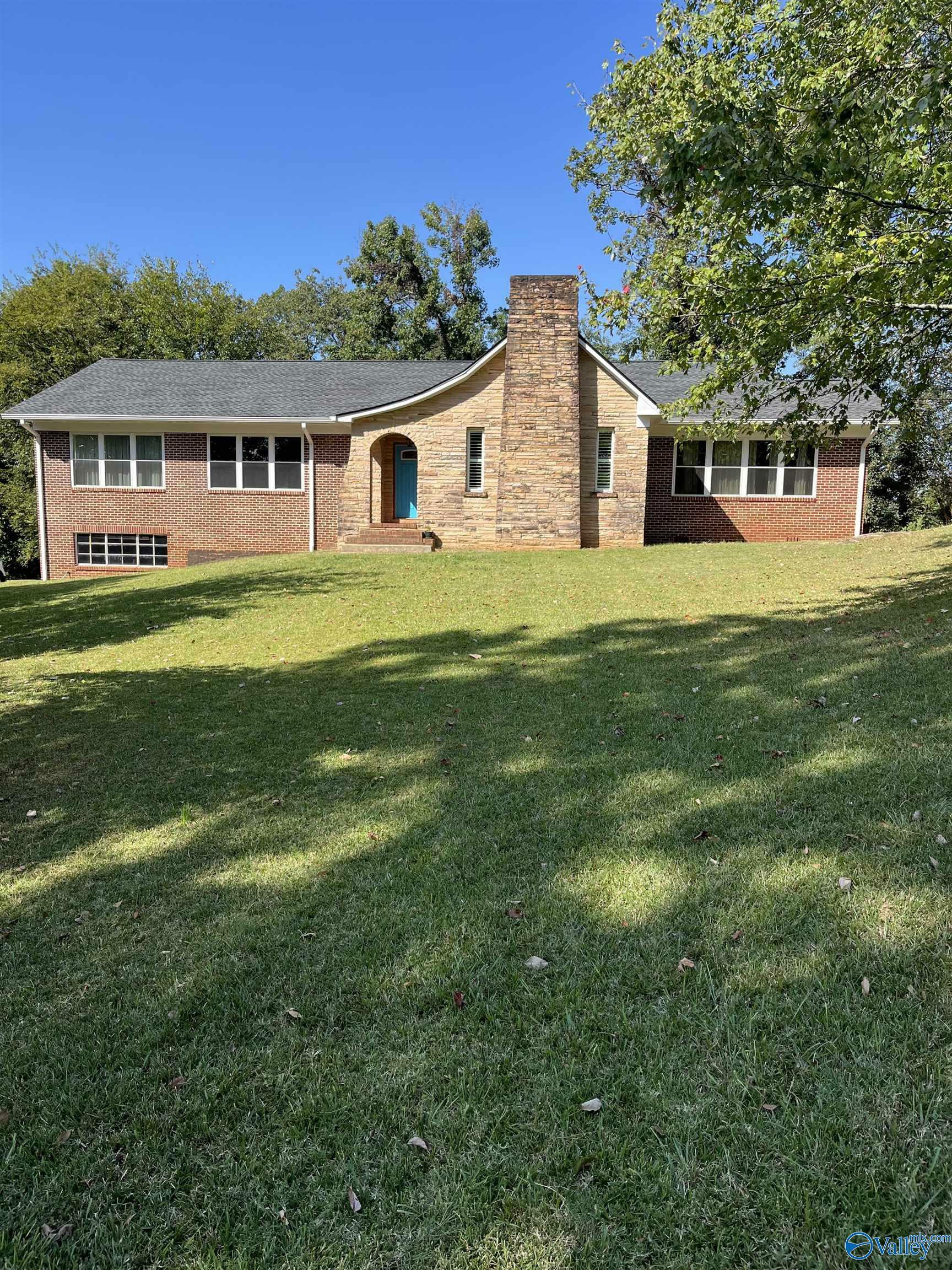 Property Photo: 2626 Valleyview Road AL 35904
