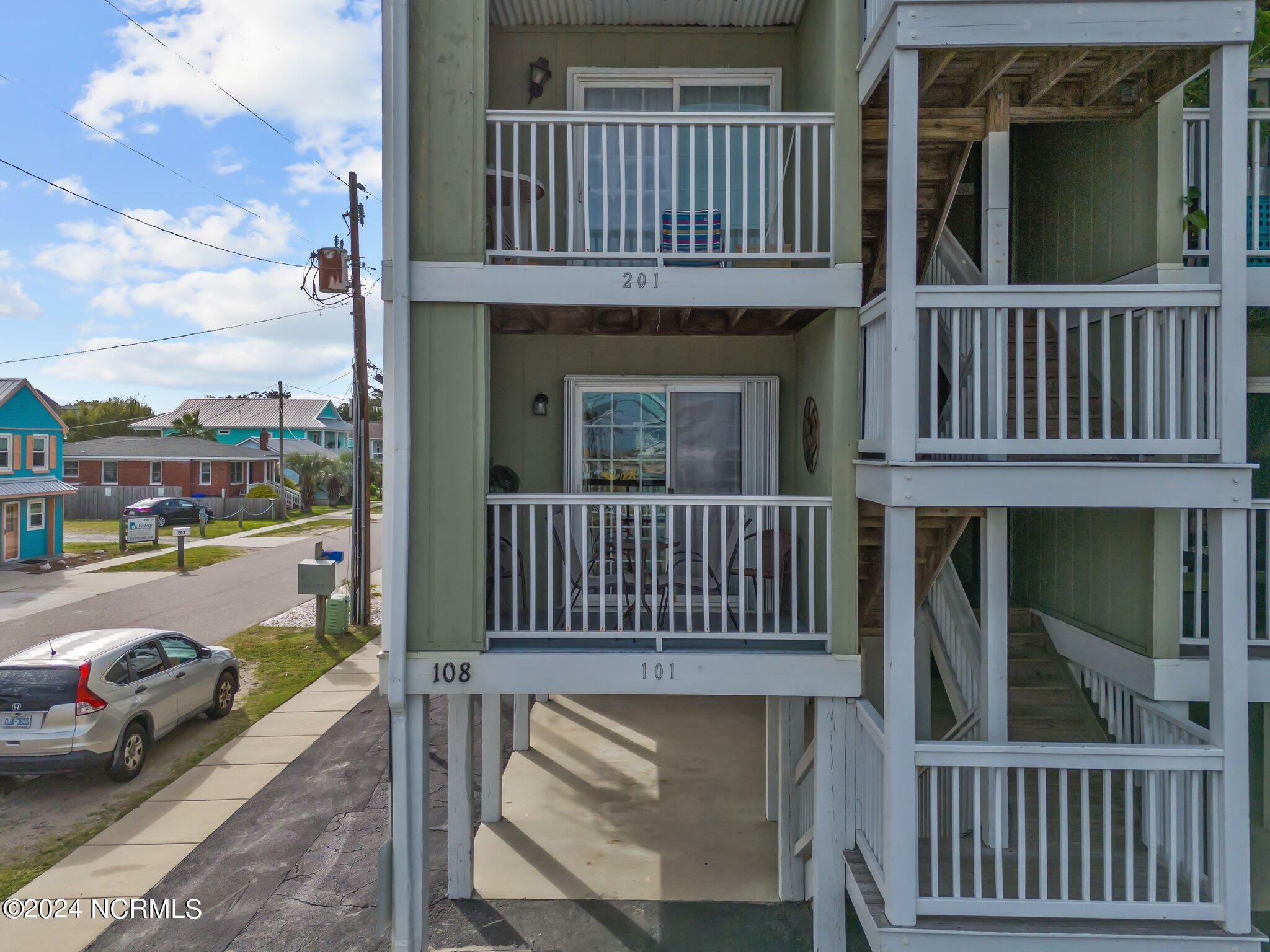 Property Photo:  108 S Lake Park Boulevard 101  NC 28428 