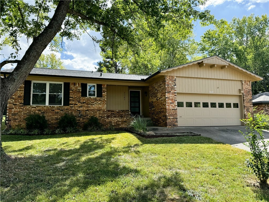 Property Photo:  3147 Pawnee Court  AR 72701 