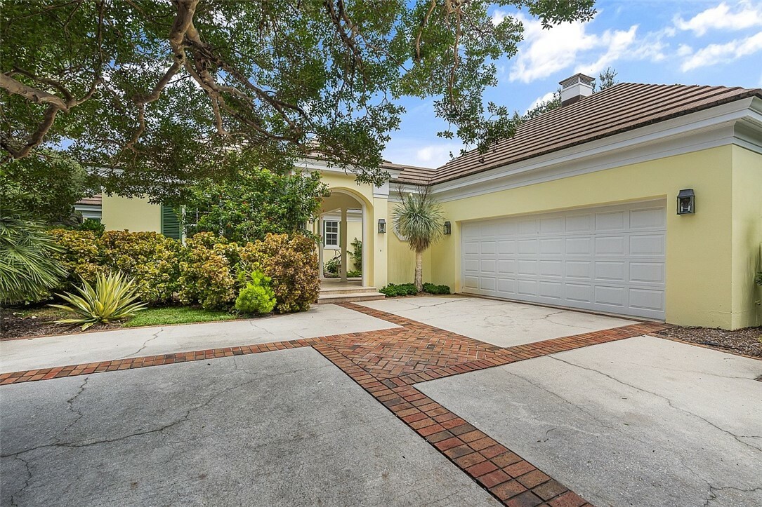 Property Photo:  201 Sundial Court  FL 32963 