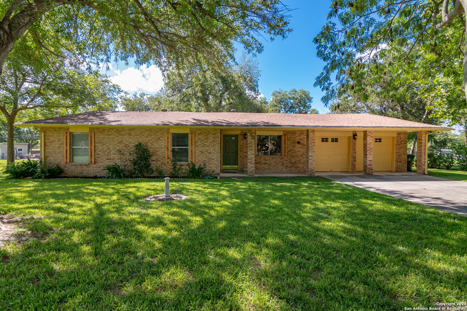 Property Photo:  129 Nueces Ln  TX 78155 