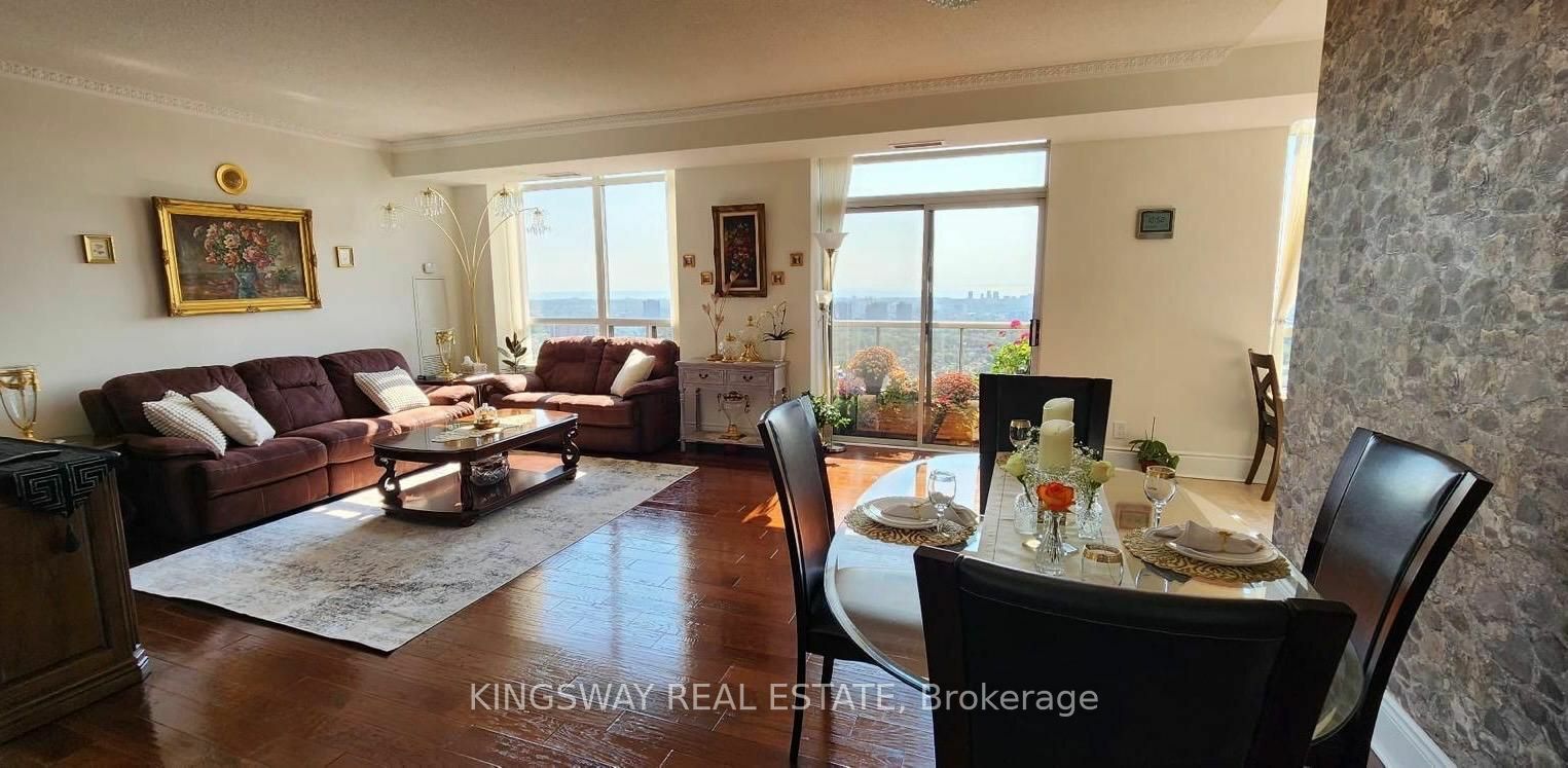 Property Photo:  3880 Duke Of York Blvd 3009  ON L5B 4M7 