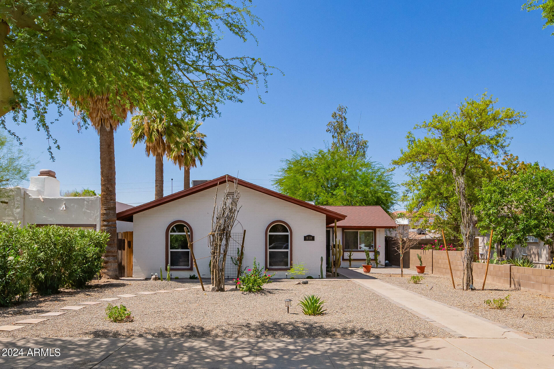 Property Photo:  318 N Washington Street  AZ 85225 