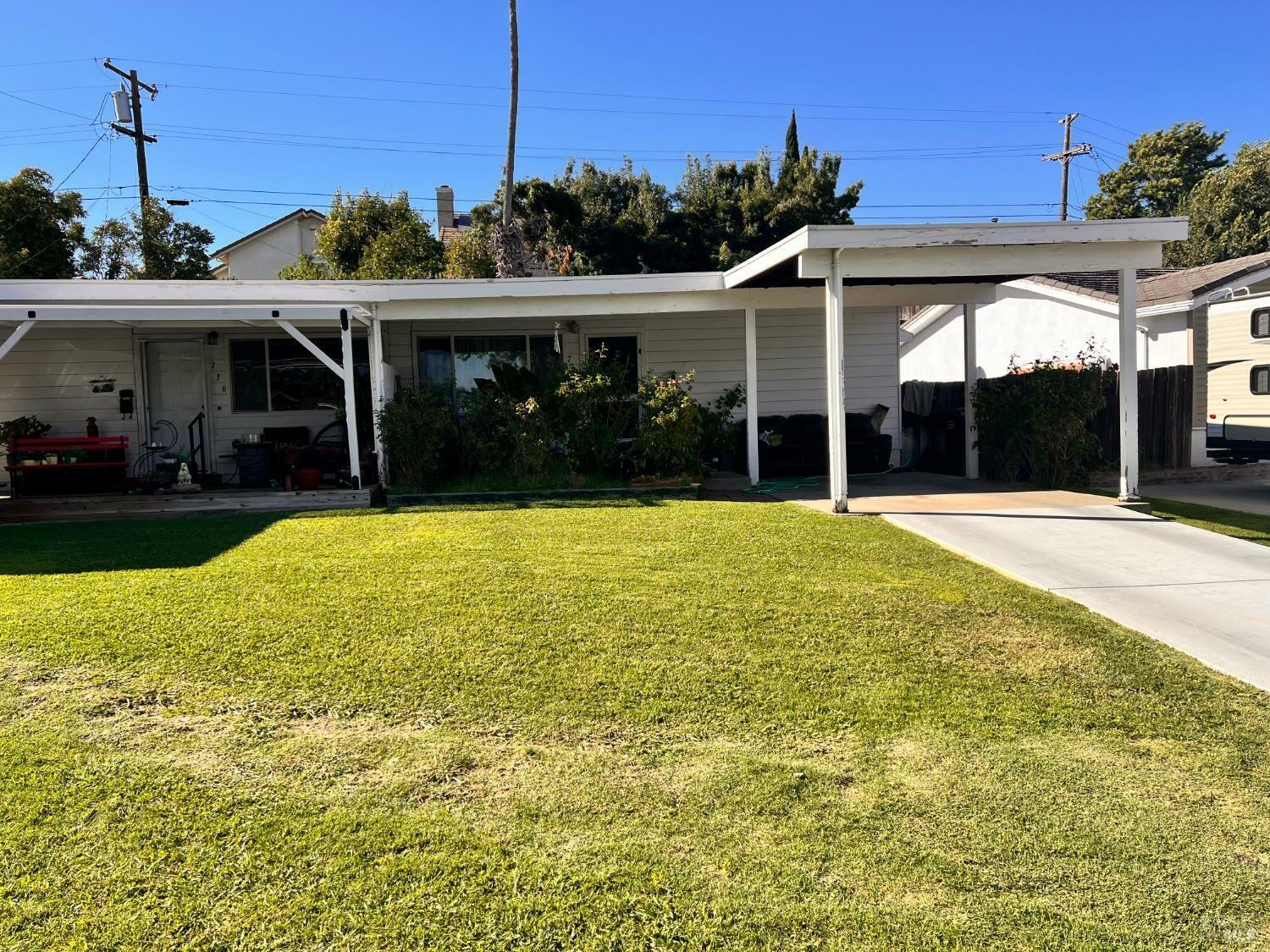 Property Photo:  734 Elm Way  CA 94571 