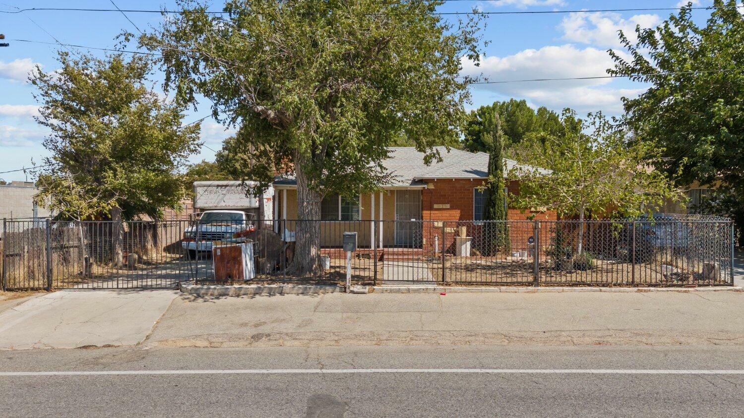 Property Photo:  37940 E 10th Street  CA 93550 